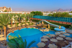 حمام-سباحة-ولعبة-أكوا-بارك-في-فندق-اكسبرينس-سى-برييز-ريزورت-شرم-الشيخ