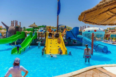 سفينة-بمسبح-الأطفال